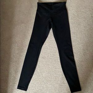 black lululemon wunder unders